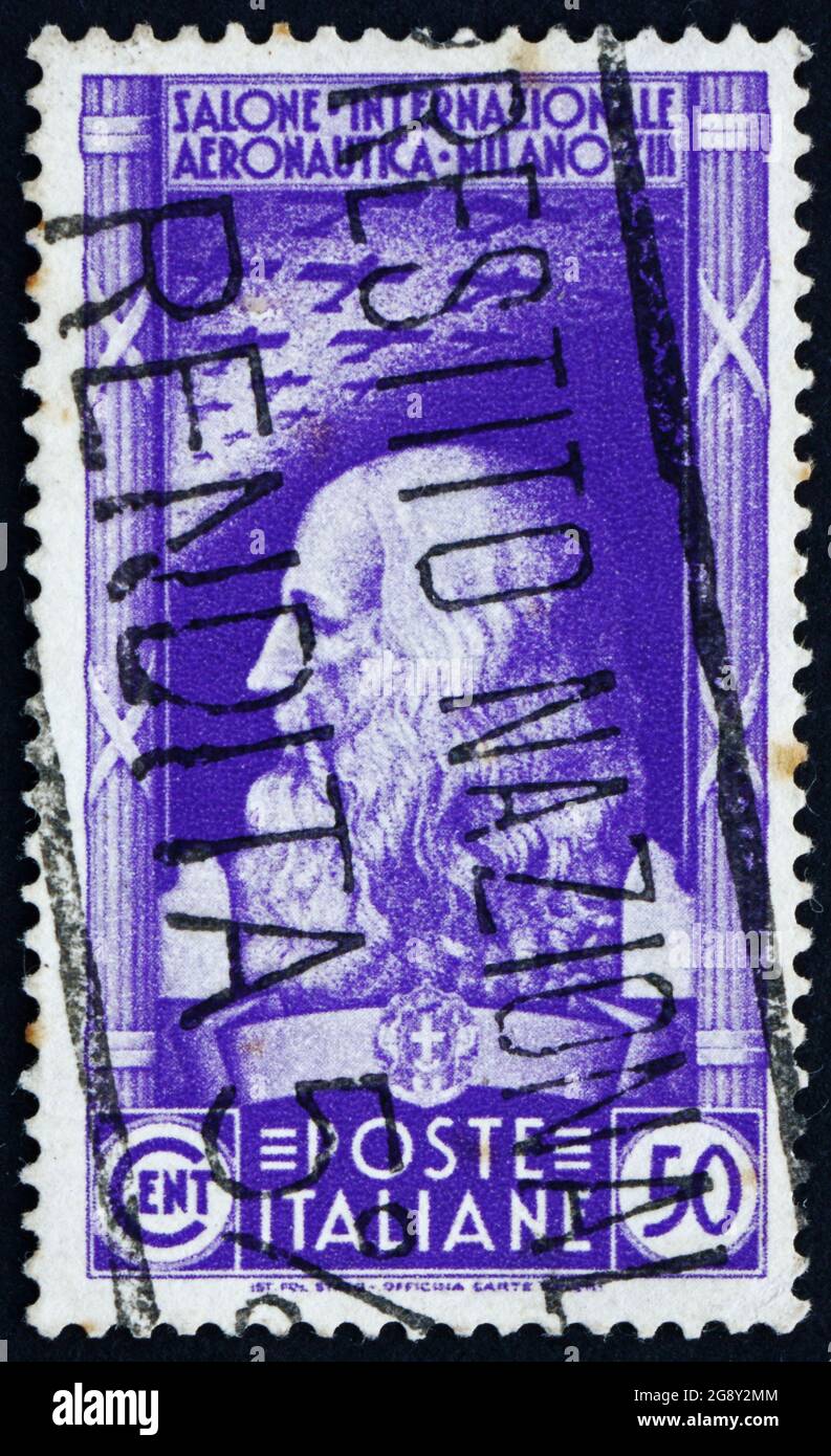 ITALIE - VERS 1935: Un timbre imprimé en Italie montre Leonardo da Vinci, salon aéronautique international, Milan, vers 1935 Banque D'Images