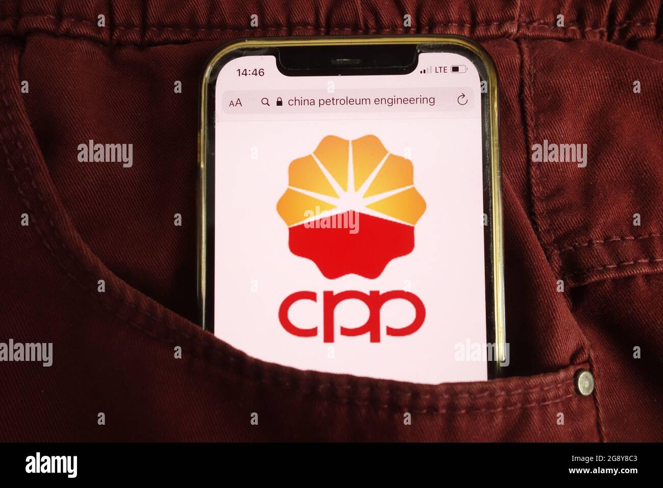 KONSKIE, POLOGNE - 22 juillet 2021 : logo China Petroleum Engineering affiché sur le téléphone mobile Banque D'Images KONSKIE, POLOGNE - 22 juillet 2021 : logo China Petroleum Engineering affiché sur le téléphone mobile Banque D'Images