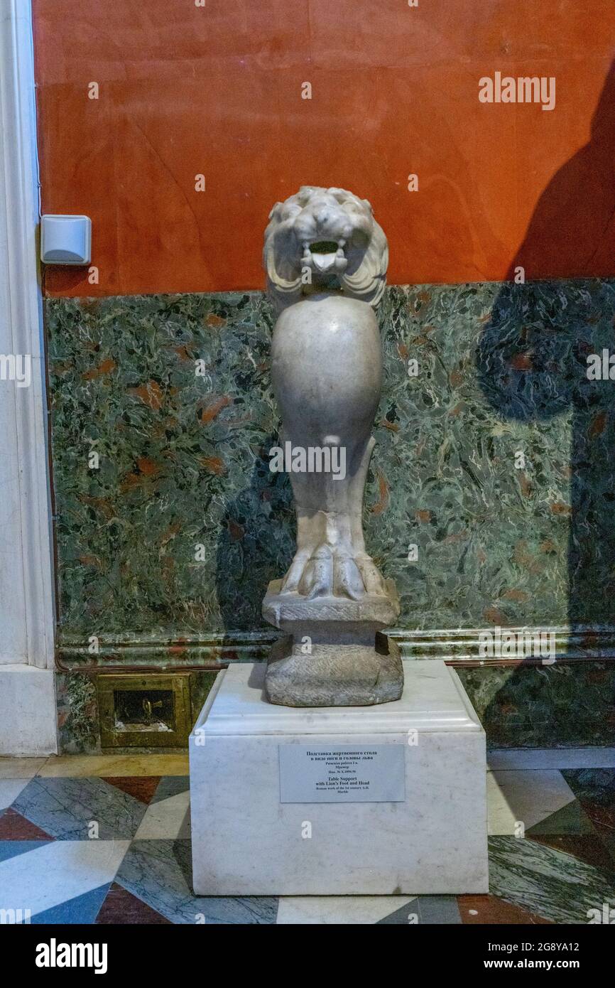 Support de table avec pied et tête de lion, marbre, Rome antique, Musée de l'Ermitage du 1er siècle AD, Saint-Pétersbourg, Russie Banque D'Images