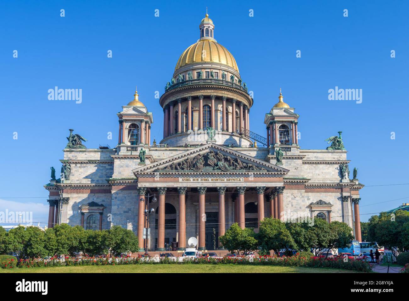 SAINT-PÉTERSBOURG, RUSSIE - 25 JUILLET 2019 : vue sur la cathédrale d'Issakievsky par un beau jour de juin Banque D'Images