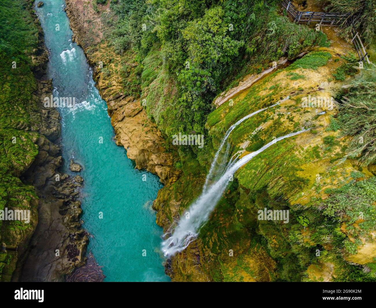 Vue aérienne de la chute d'eau au célèbre monument naturel, Huasteca Potosi, Mexique Banque D'Images