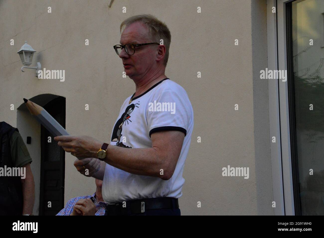 Uwe Steimle BEI der open Air 'Aktuelle Kamera' beim Deutsch-Russischem  Kultur- und Bildungsverein, Vorsitz: Jürgen Werner. Görlitz, 23.07.2021  Photo Stock - Alamy