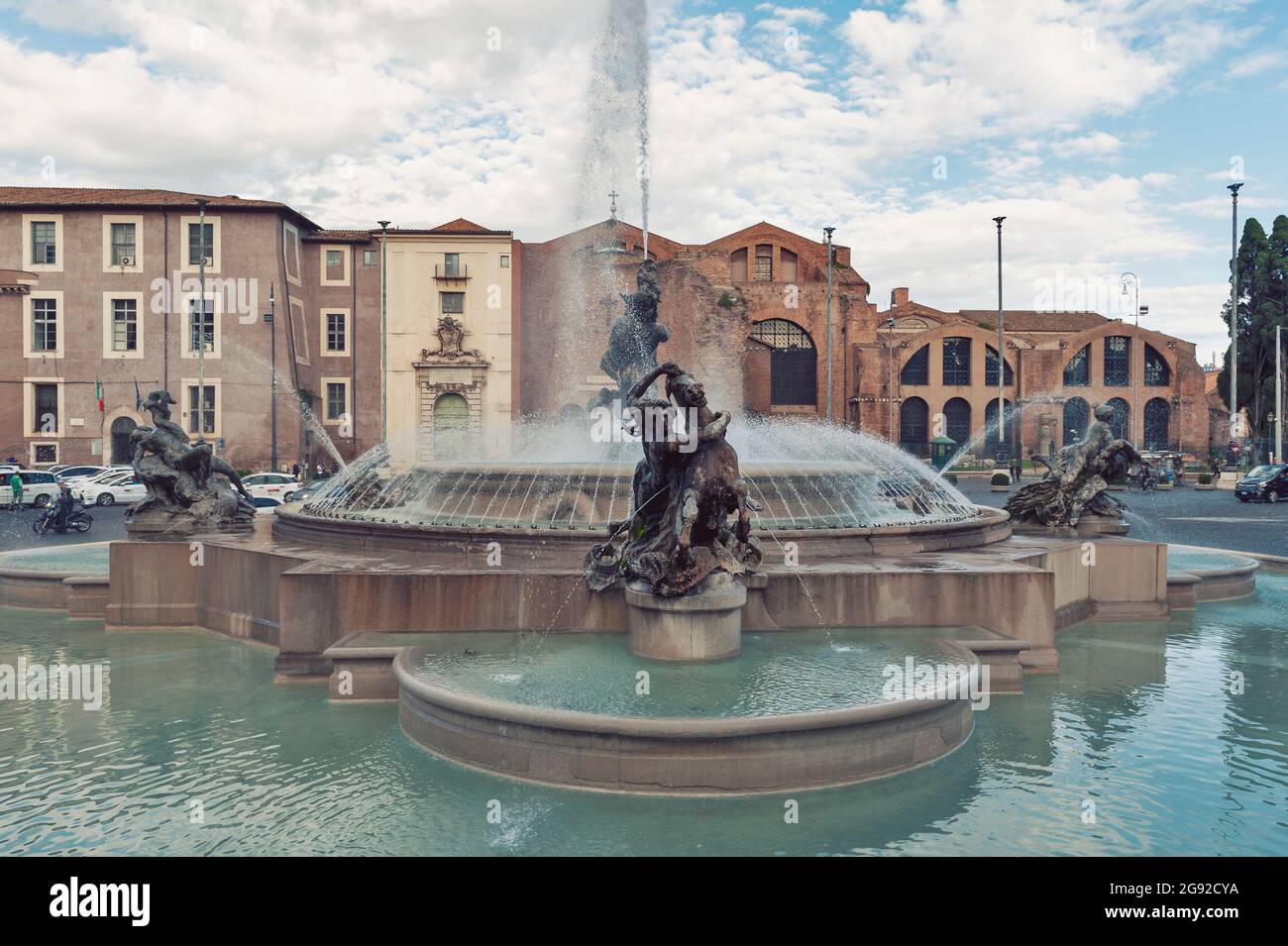 Rome, Italie - octobre 2019 : la Fontaine des Naiads située au centre de la Piazza della Repubblica sur la colline Viminal à Rome, Italie Banque D'Images