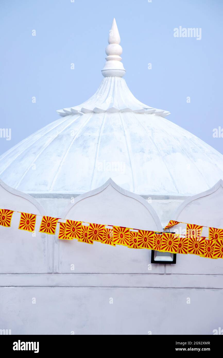 Drapeau Shiv Baba en branle au Centre Brahmakumaris à Mount abu, rajasthan, inde Banque D'Images