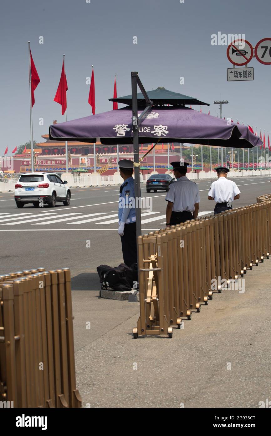 Gardes rouges sur la place tiananmen Banque de photographies et d ...