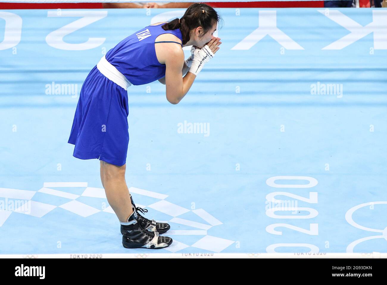 Tokyo, Japon. 24 juillet 2021. Baison Manikon, de Thaïlande, célèbre après les préliminaires du welter féminin (64-69kg) de boxe à la Kokugikan Arena de Tokyo, Japon, le 24 juillet 2021. Credit: Ou Dongqu/Xinhua/Alamy Live News Banque D'Images