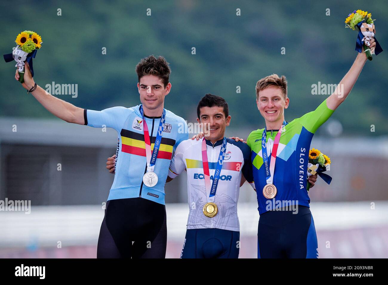 Tokyo, Japon. 24 juillet 2021. TOKYO, JAPON - JUILLET 24 : Le podium avec Tadej Pogacar, de Slovénie, Richard Carapaz, de l'Équateur, et Wout van Aert, de Belgique, en compétition pour la course sur route masculine lors des Jeux Olympiques de Tokyo 2020 au circuit international de Fuji le 24 juillet 2021 à Tokyo, au Japon (photo de PIM Waslander/Orange Pictures) NOCNSF Credit: Orange pics BV/Alay Live News Banque D'Images