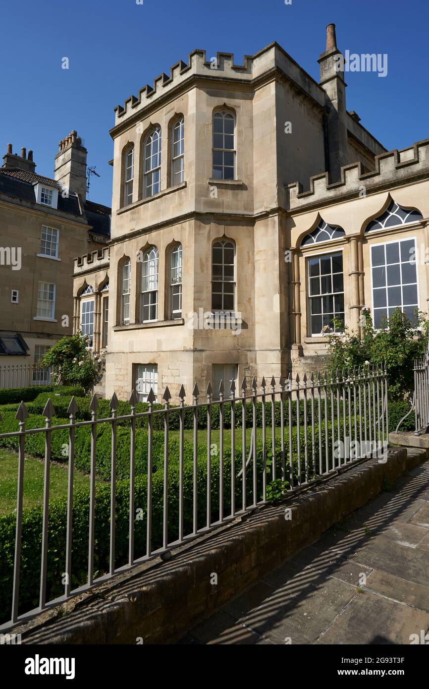 Bâtiments historiques le long du Paragon, une rue historique de la ville de Bath, classée au patrimoine mondial, à Somerset, au Royaume-Uni Banque D'Images