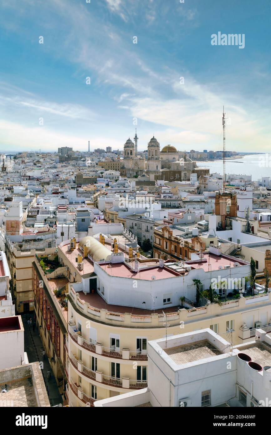 Vue sur la vieille ville, vue sur la cathédrale depuis la Torre Tavira., Cadix, province de Cadix, Costa de la Luz, Andalousie, Espagne. Le fonctionnaire na Banque D'Images