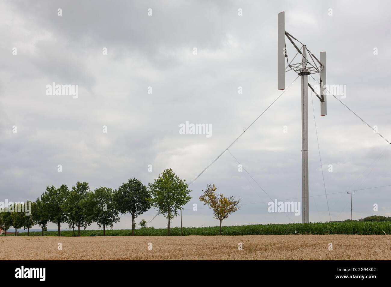 Éolienne à axe vertical, également appelée éolienne Darrieus, près de Duelmen-Rorup, région de Muensterland, Rhénanie-du-Nord-Westphalie, Allemagne. Vertikal-Win Banque D'Images