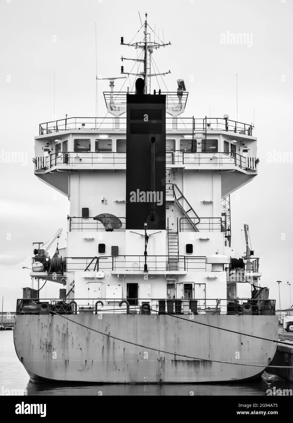 Cargo amarré dans le port commercial d'Imperia Oneglia Banque D'Images