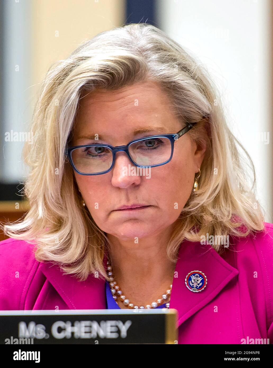 Dans ce dossier photo du 29 juin 2021, Liz Cheney (républicain du Wyoming), représentant des États-Unis, écoute le panel lors d'une audience de la commission des services armés de la Chambre des représentants « la demande de budget d'autorisation de défense nationale pour l'exercice 2022 pour le ministère du Army dans le bâtiment Rayburn House à Washington, CC. Le représentant Cheney est membre de la Commission parlementaire américaine pour l'attaque du 6 janvier. La commission se réunira pour la première audience intitulée «l'expérience de l'application de la loi le 6 janvier le mardi 27 juillet 2021 crédit: Rod Lamkey / CNP Banque D'Images