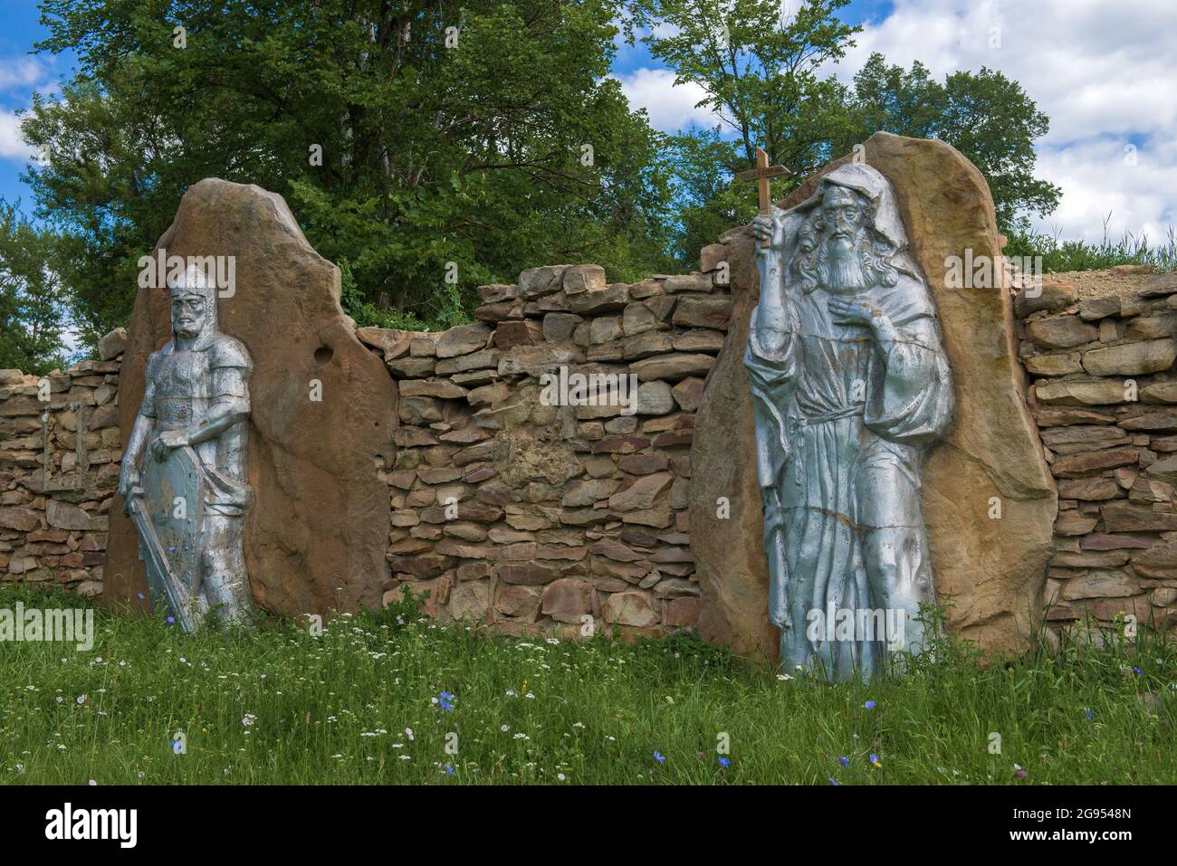 MTSENSK, RUSSIE - 06 JUILLET 2021 : ancien guerrier russe et saint Kuksha - un monument en l'honneur du 850ème anniversaire de la ville de Mtsensk Banque D'Images