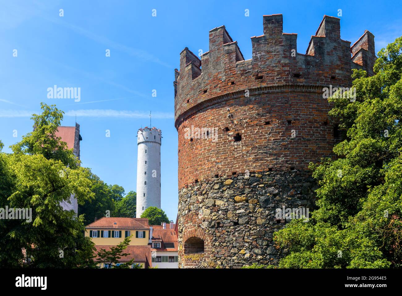 Tours de la ville de Ravensburg, Bade-Wurtemberg, Allemagne, Europe. Vieux bâtiments dans le centre-ville de Ravensburg en été. Structure médiévale avec des remparts Banque D'Images