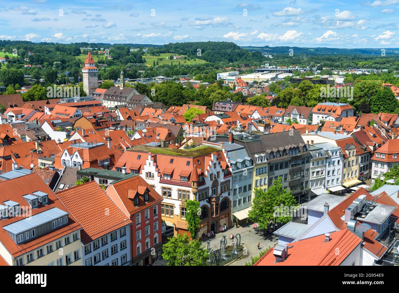 Panorama de Ravensburg, Bade-Wurtemberg, Allemagne, Europe. Vue aérienne des maisons de la ville de Ravensburg en été. Paysage de la vieille ville souabe en Alpine Banque D'Images