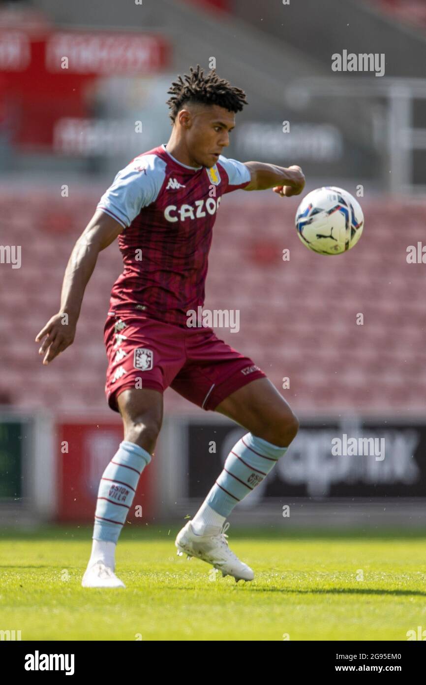 24 juillet 2021 ; Stade Bet365, Stoke, Staffordshire, Angleterre ; Football pré-saison, Stoke City versus Aston Villa ; Ollie Watkins de Aston Villa Banque D'Images