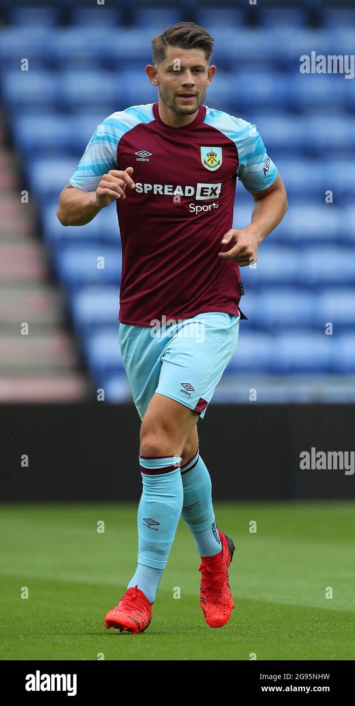 Oldham, Angleterre, le 24 juillet 2021. James Tarkowski de Burnley pendant le match amical d'avant-saison à Boundary Park, Oldham. Le crédit photo devrait se lire: Simon Bellis / Sportimage Banque D'Images