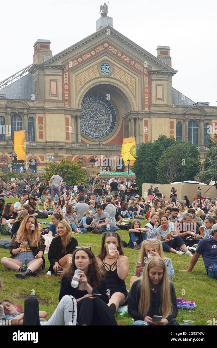 Londres, Royaume-Uni. 23 juillet 2021. Les festivaliers au Kaléidoscope Festival 2021 à Alexandra Palace, Londres. Photo: Richard Gray/Alamy Live News Banque D'Images