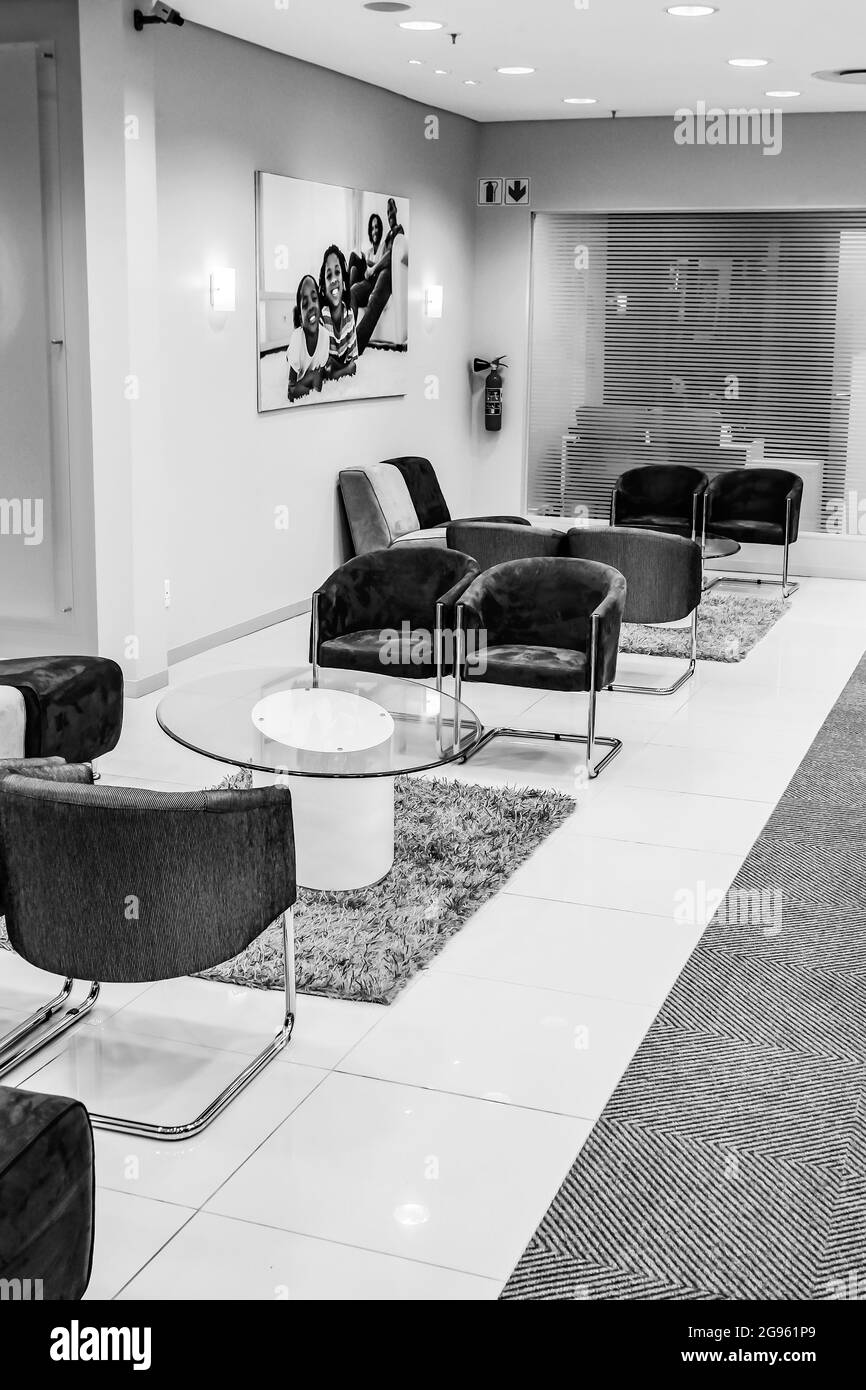 JOHANNESBURG, AFRIQUE DU SUD - 06 janvier 2021 : l'intérieur d'une banque africaine moderne Banque D'Images