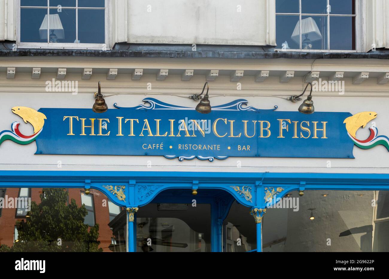 Panneau au-dessus de l'entrée de l'Italian Club Fish sur Bold Street à Liverpool Banque D'Images