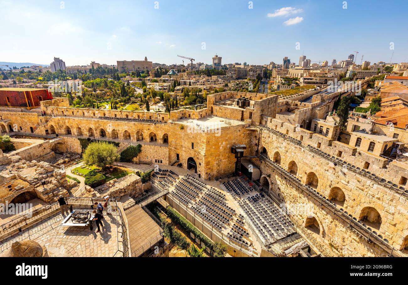 Jérusalem, Israël - 12 octobre 2017 : vue panoramique de Jérusalem avec le Roi David et le Plaza Hotel et le quartier Mamilla vu de la Tour de la citadelle David Banque D'Images