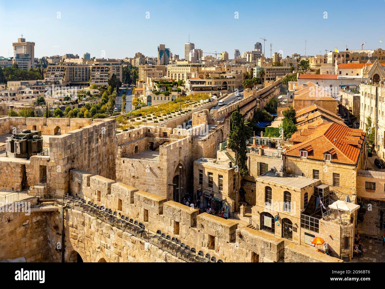 Jérusalem, Israël - 12 octobre 2017 : vue panoramique de Jérusalem avec le Roi David et le Plaza Hotel et le quartier Mamilla vu de la Tour de la citadelle David Banque D'Images