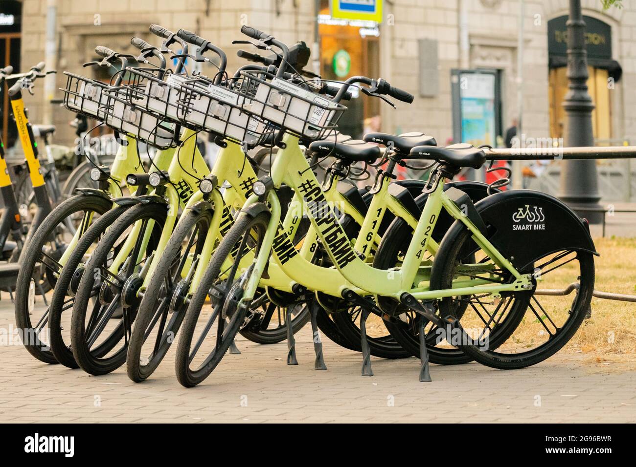 Rangée de vélos Smart Bike, service partagé offert au public à Saint-Pétersbourg, Russie Banque D'Images