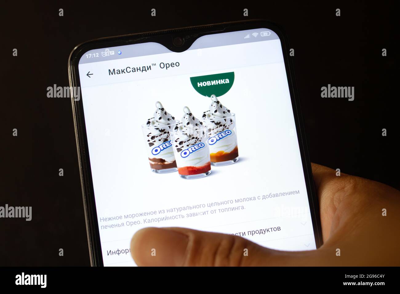 BELARUS, NOVOPOLOTSK - 16 JUILLET, 2021: Le menu McDonald's en exposition Banque D'Images