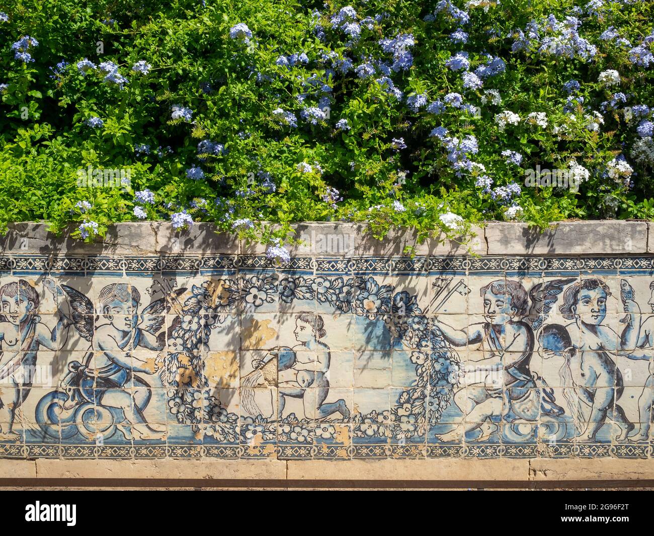 Le jardin du Palais Fronteira est carrelé avec une allégorie au signe du zodiaque Aquarius Banque D'Images