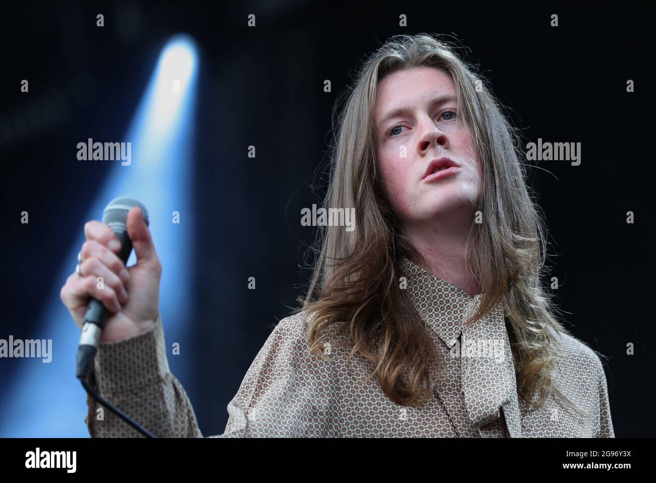 Tom Ogden de Blossoms se produit sur la scène principale pendant le deuxième jour du festival des tramways Banque D'Images