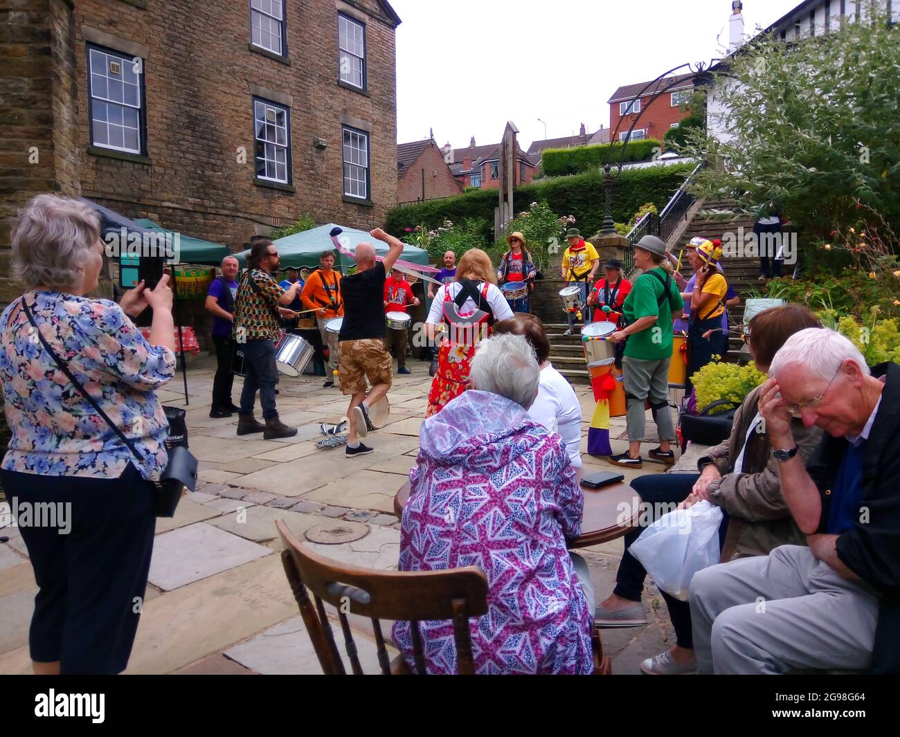 Wigan True Levelers Community Samba Band, festival Upholland, Lancashire, Royaume-Uni Banque D'Images