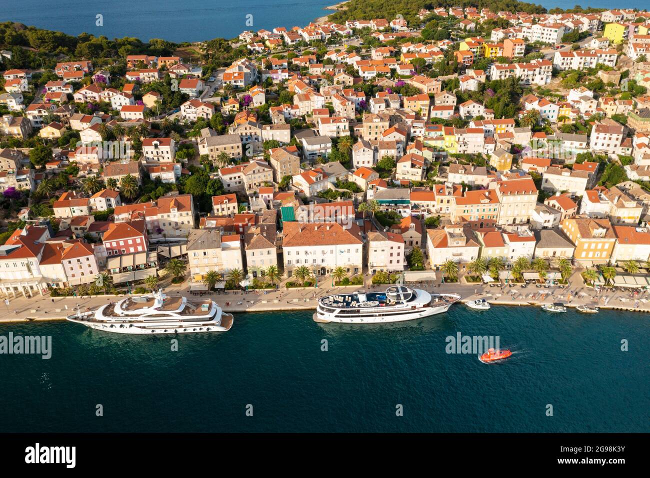 Vue aérienne de la ville de Mali Losinj sur l'île de Losinj, la mer Adriatique en Croatie Banque D'Images