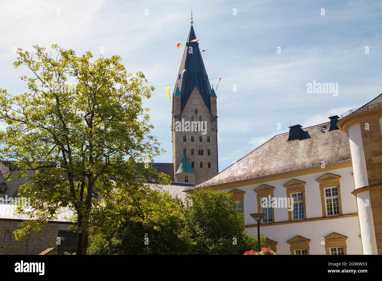 Vue sur Paderborn et le clocher de la cathédrale Banque D'Images