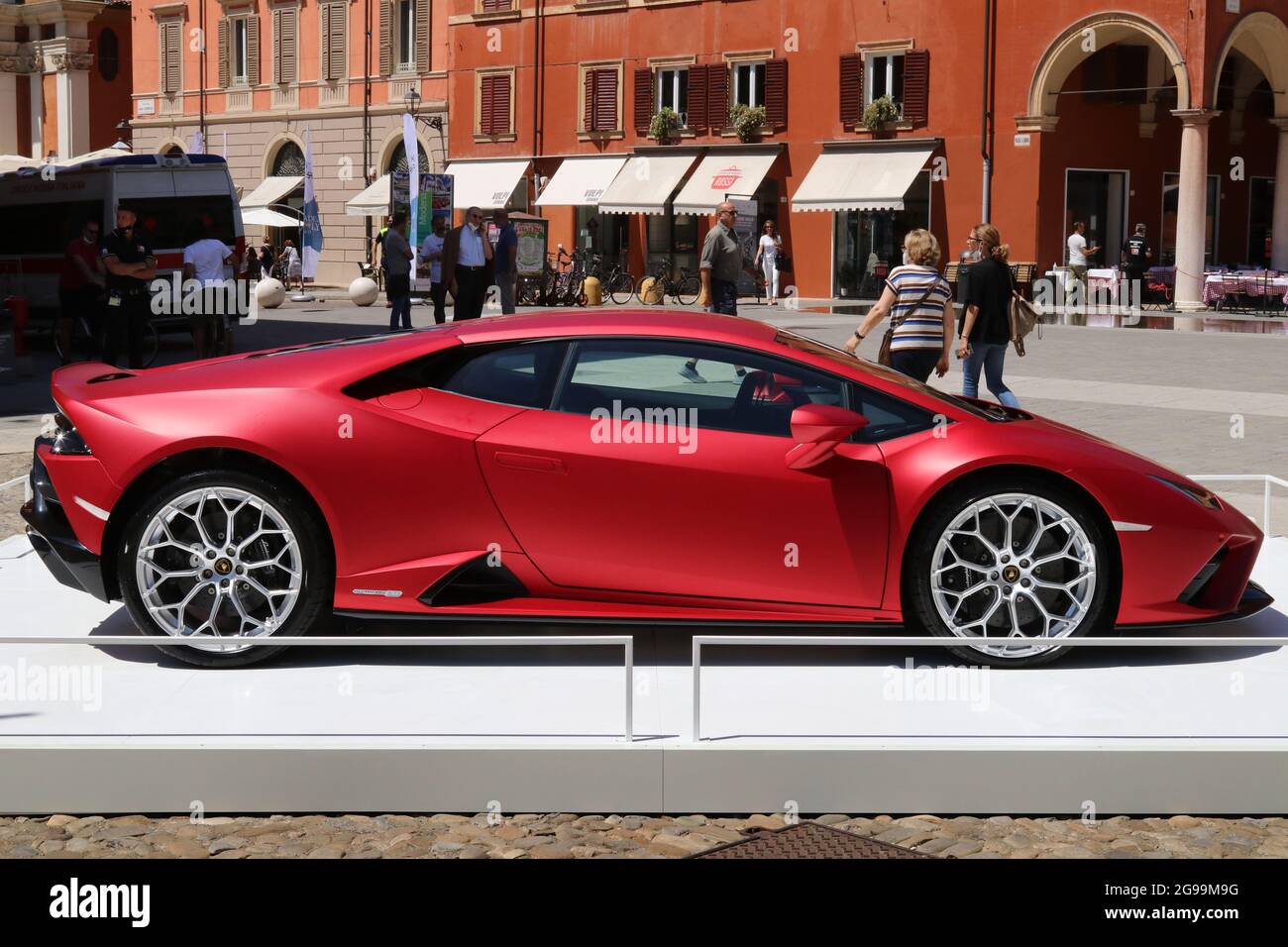 Modène, Italie, 1er juillet 2021 - Lamborghini Huracan Evo voiture de sport RWD, exposition de la Vallée du moteur Banque D'Images