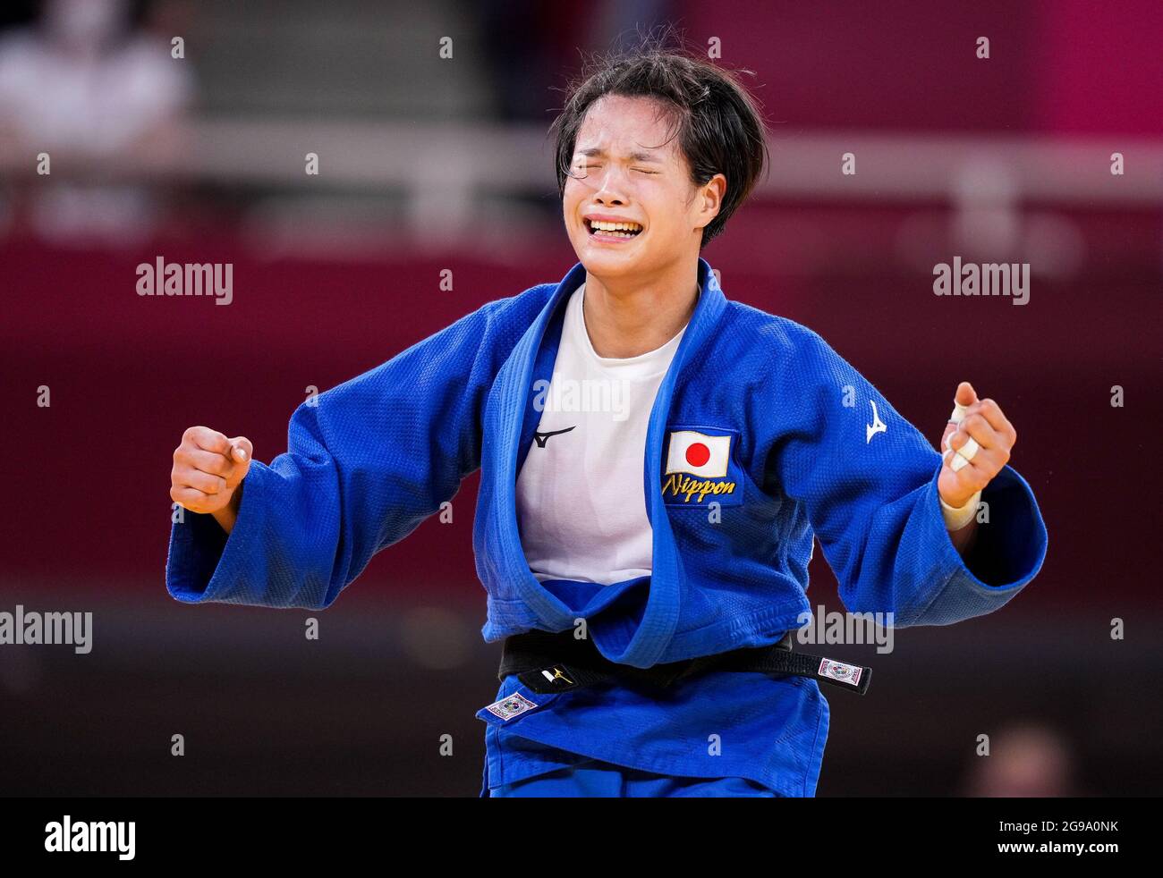 Tokyo, Japon. 25 juillet 2021. Abe Uta du Japon célèbre après la finale féminine de 52 kg de judo entre Abe Uta du Japon et Amandine Buchard de France aux Jeux Olympiques de Tokyo 2020 à Tokyo, Japon, le 25 juillet 2021. Credit: Liu Dawei/Xinhua/Alay Live News Banque D'Images