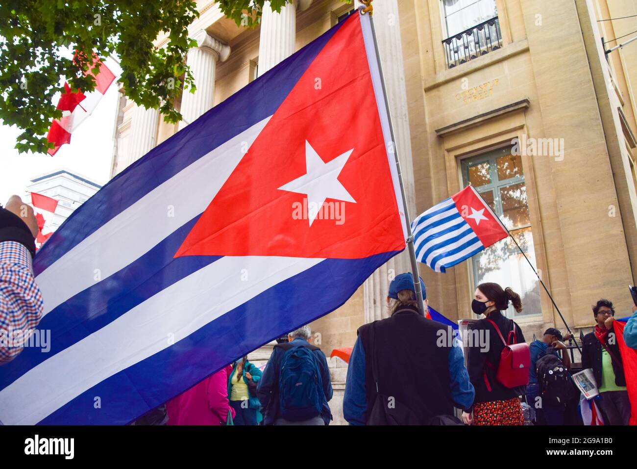 Londres, Royaume-Uni. 24 juillet 2021. Des manifestants se sont rassemblés sur Trafalgar Square pour protester contre le blocus américain de Cuba. Banque D'Images