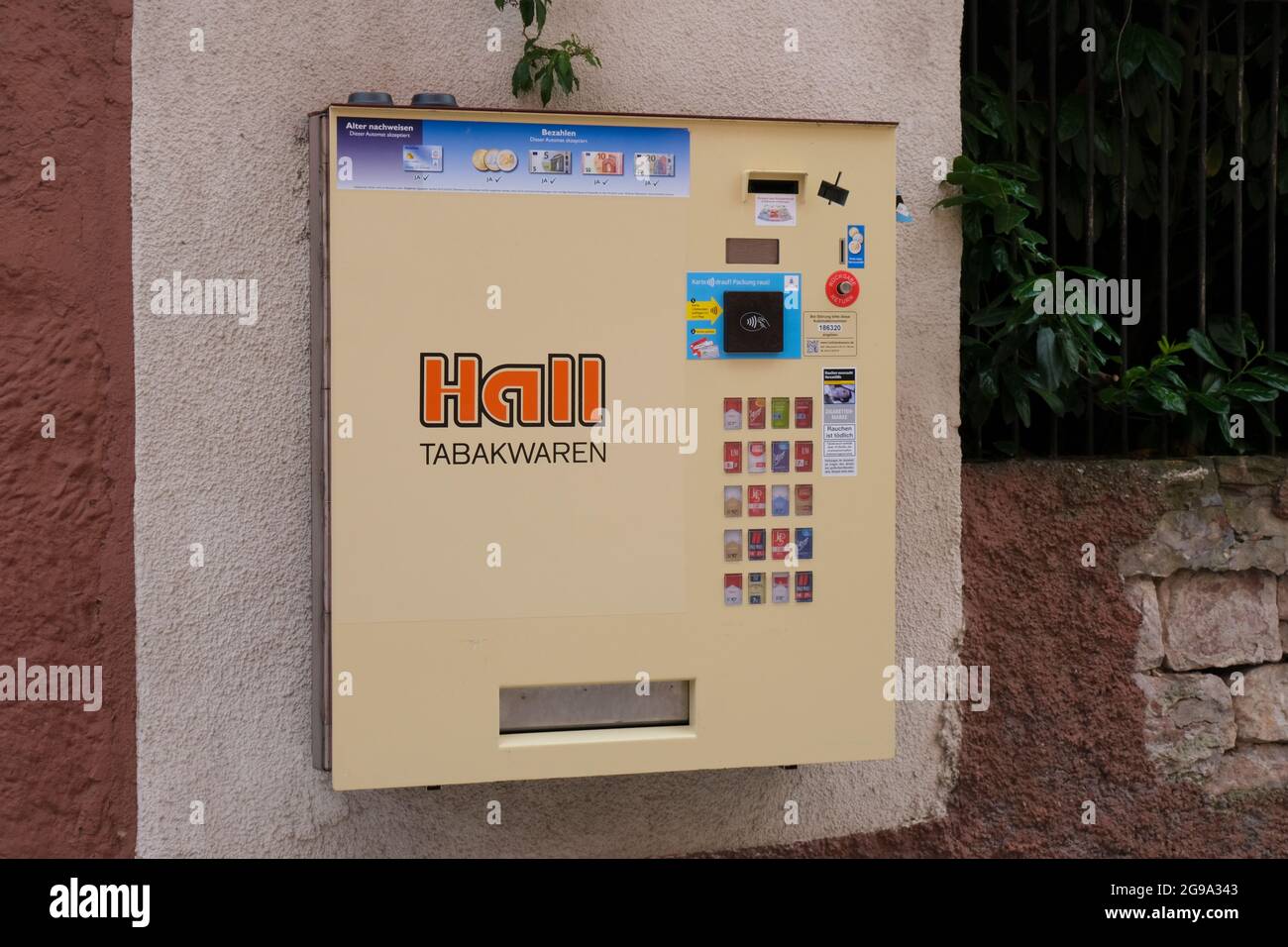 Distributeur automatique de cigarettes 24 heures sur 24 en Allemagne Banque D'Images