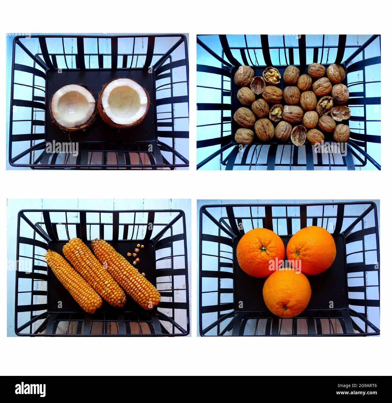 jeu de quatre compositions minimalistes sur un support en métal noir Banque D'Images