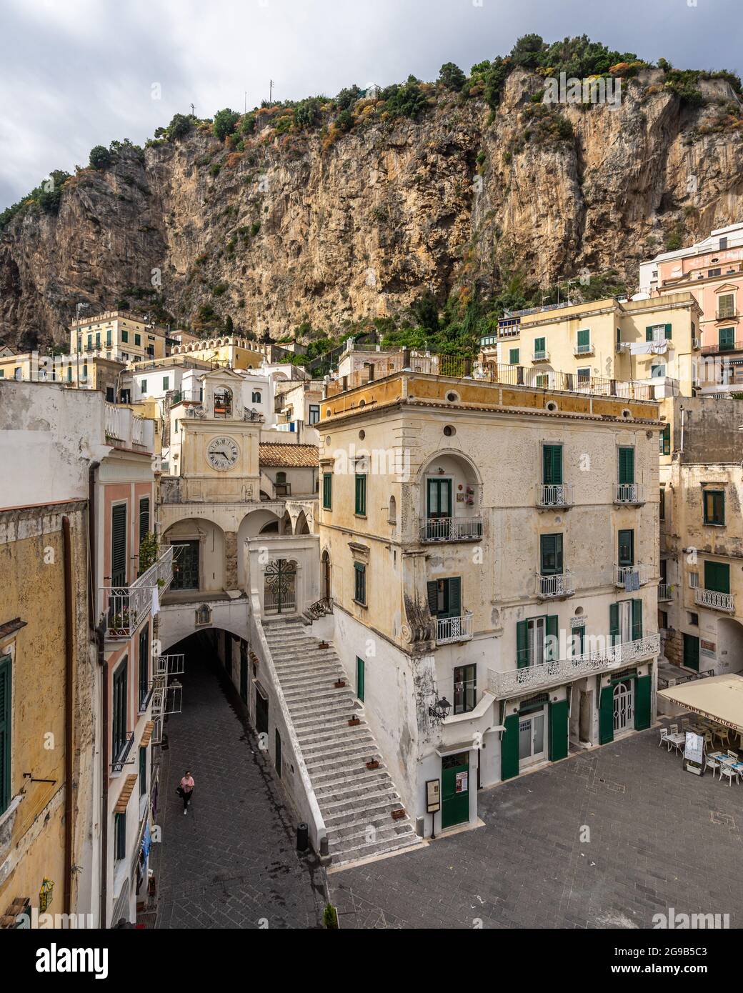 Vue sur Atrani, une petite ville pittoresque sur la côte amalfitaine et la plus petite ville d'Italie. Atrani, Italie, juin 2021 Banque D'Images