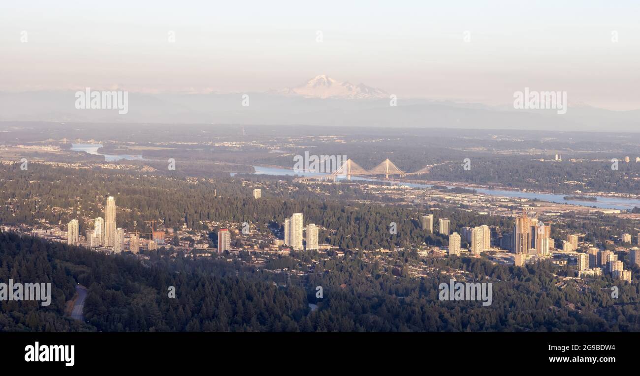 Vue aérienne depuis l'avion des maisons et bâtiments résidentiels Banque D'Images