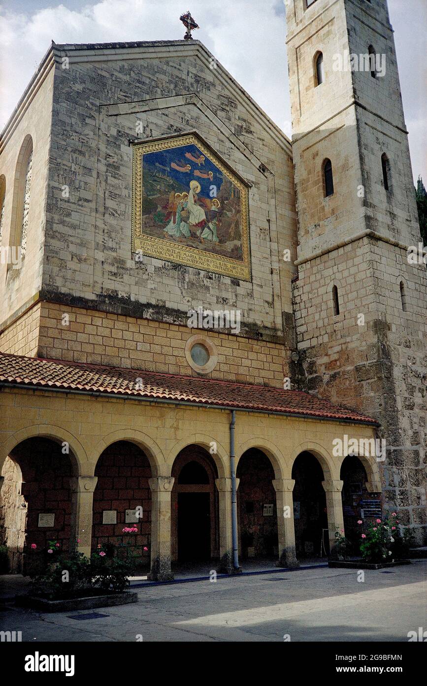 FACHADA PRINCIPAL DE LA IGLESIA DE LA VISITACION. LIEU: IGLESIA DE LA VISITACION. AIN KARIM. ISRAËL. LA VIERGE MARIE. Banque D'Images