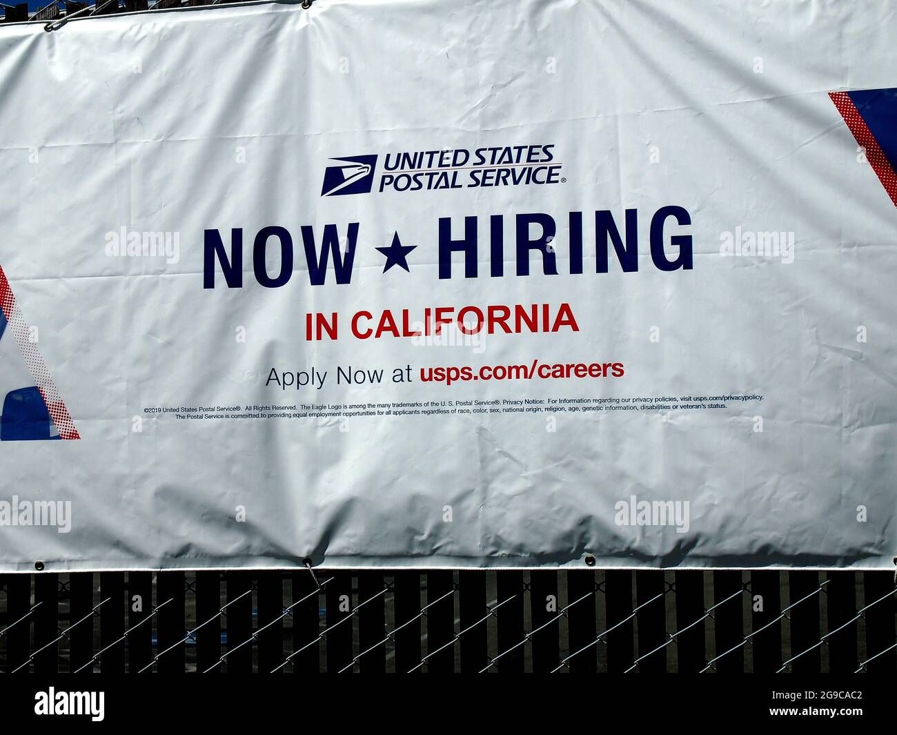 United States postal Service recrute maintenant en Californie bannière à un Union City California Post Office Banque D'Images