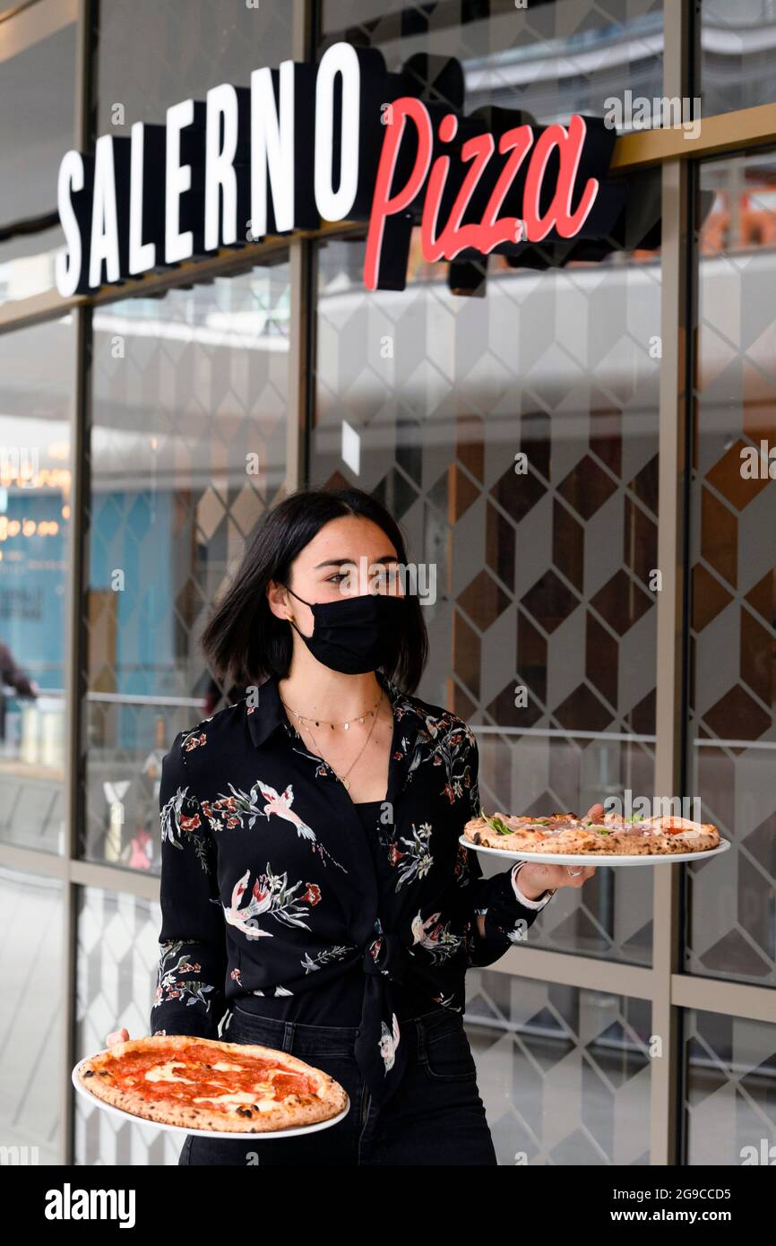 St James Quarter, Édimbourg, Écosse vues générales intérieures et extérieures d'une journée de shopping animée Banque D'Images