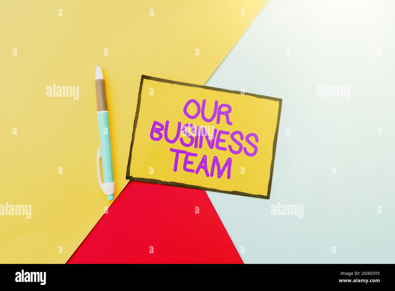 Signer à la main notre équipe commerciale. Réunion conceptuelle de photo et brainstorming, partenariat stratégique, crowdfunding, succès coloré Perpective Banque D'Images