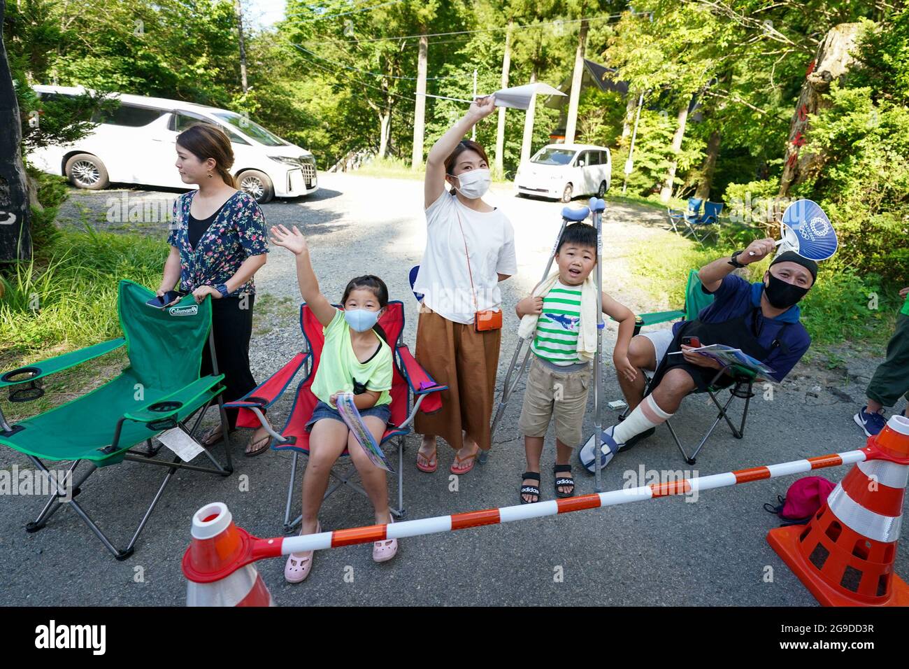 TOKYO, JAPON - 25 JUILLET : les supporters japonais se disputent la course sur route des femmes lors des Jeux Olympiques de Tokyo 2020 au circuit international de Fuji le 25 juillet 2021 à Tokyo, Japon (photo de Ronald Hoogendoorn/Orange Pictures) NOCNSF Banque D'Images