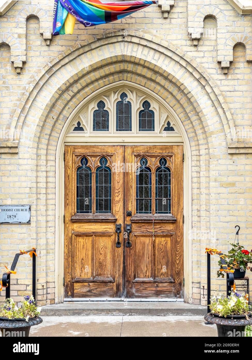 Église chrétienne des années 1800 (détail de la porte). Édifice à l'architecture de style colonial situé dans le quartier historique de Newmarket, en Ontario, au Canada. Le Banque D'Images