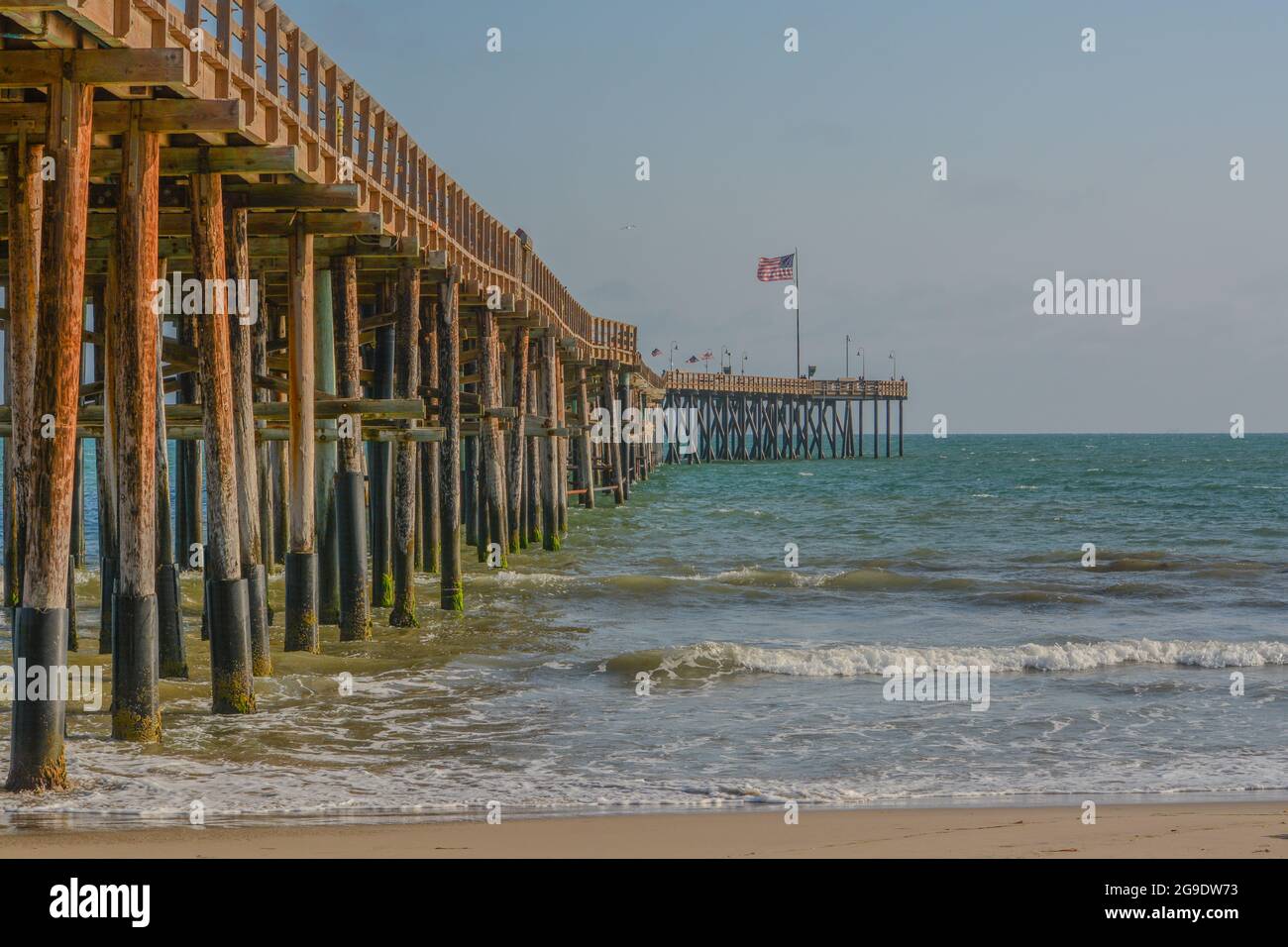 Ventura Pier à San Buenaventura State Beach sur l'océan Pacifique à Ventura, dans le comté de Ventura, Californie Banque D'Images