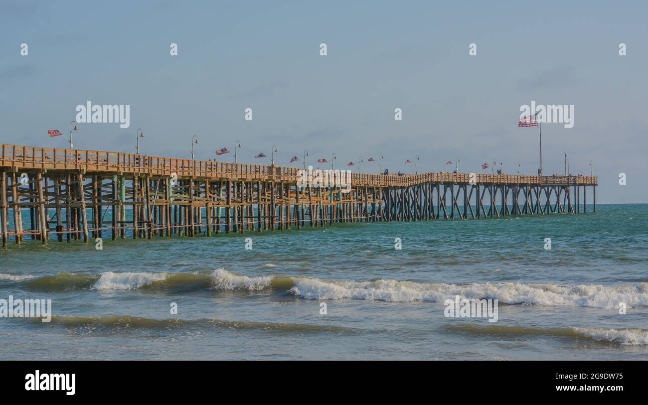 Ventura Pier à San Buenaventura State Beach sur l'océan Pacifique à Ventura, dans le comté de Ventura, Californie Banque D'Images