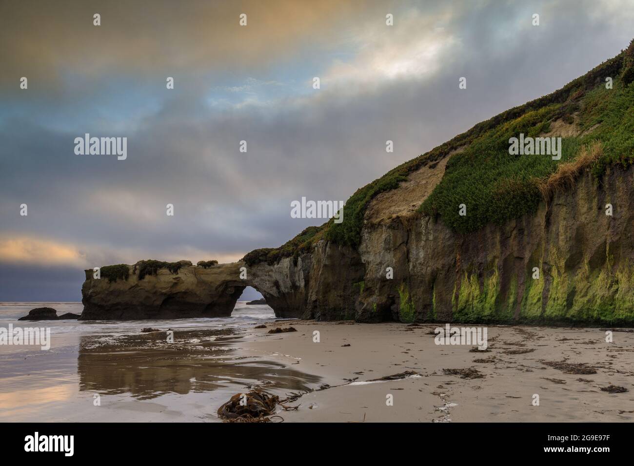 Coucher de soleil sur sa plage. Santa Cruz, Californie, États-Unis. Banque D'Images