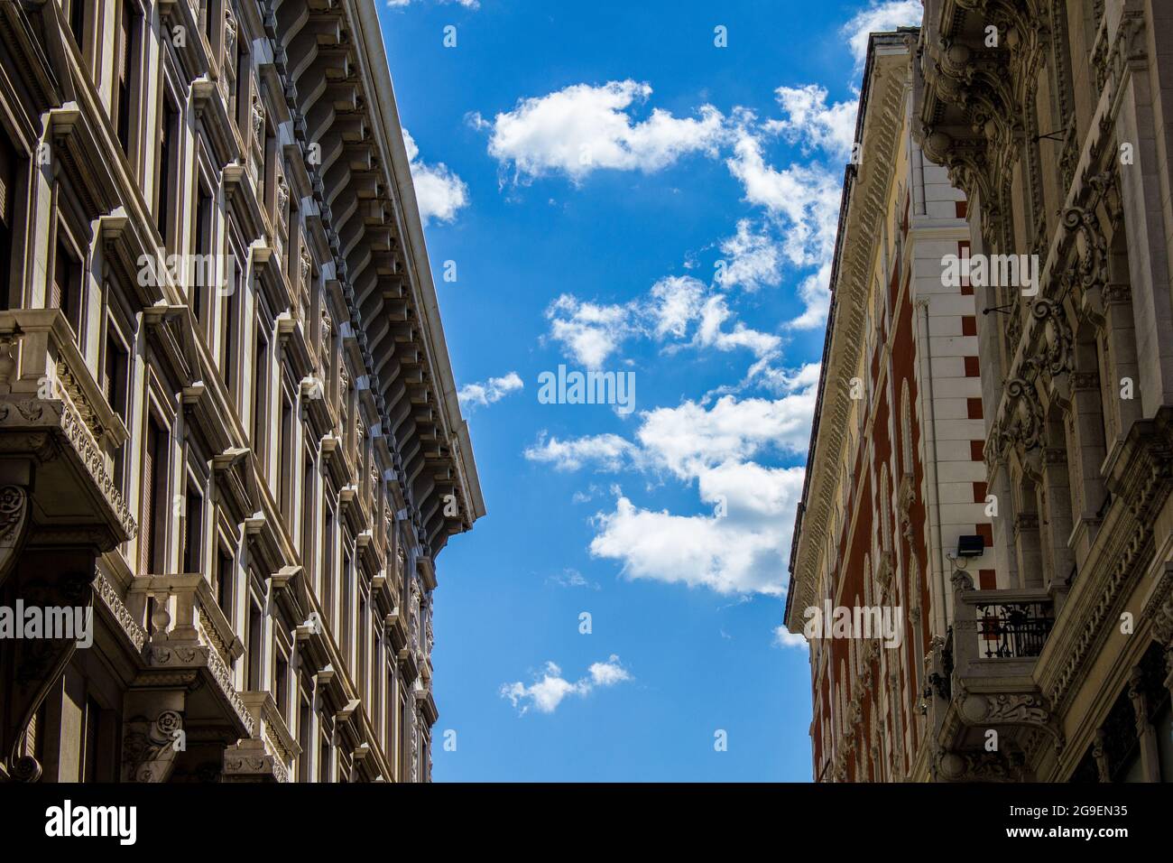 Vue sur l'architecture de Trieste dans le centre-ville en une journée ensoleillée Banque D'Images